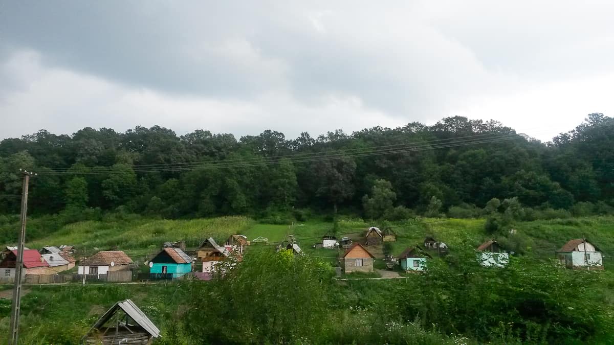 romania da non perdere, strada verso il villaggio di Viscri