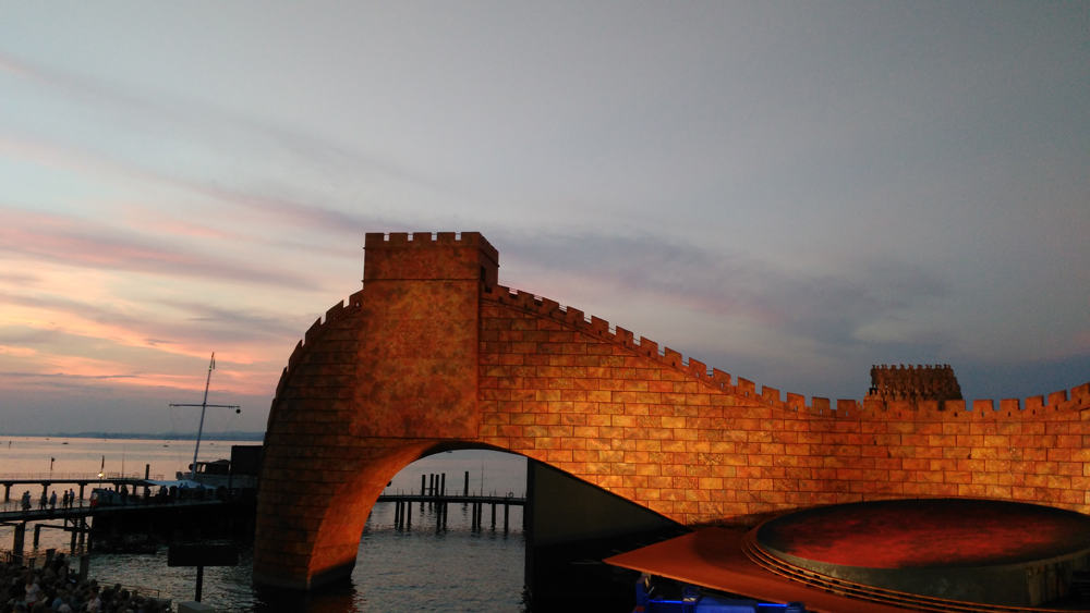 festival Bregenz, le luci del tramonto sul teatro