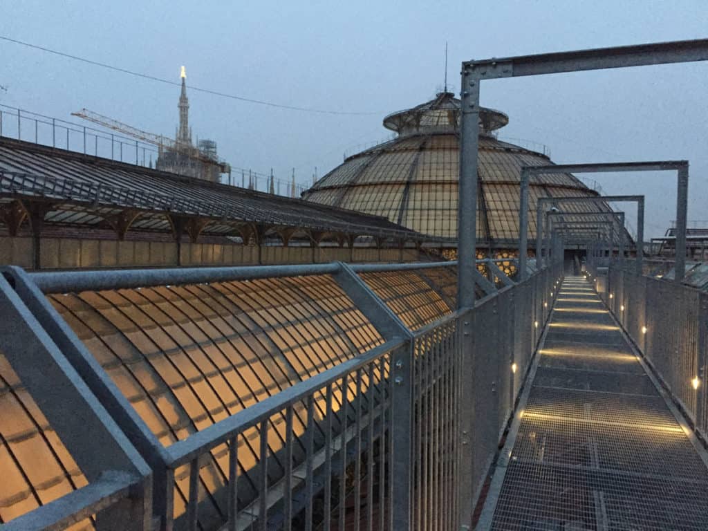 camminamento galleria milano vista duomo