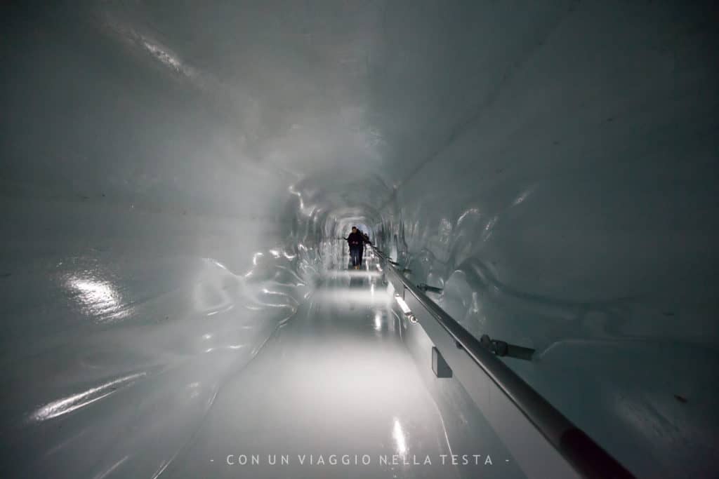 Jungfraujoch, Il percorso scavato all'interno del ghiacciaio