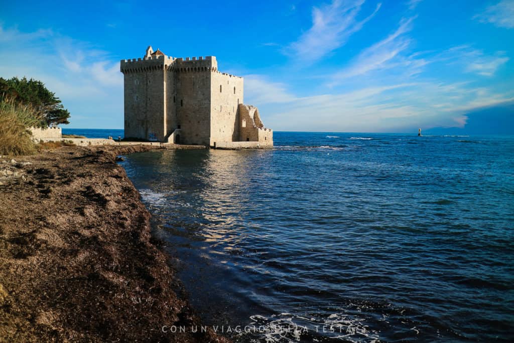 Il monastero fortificato sull'Isola di Saint Honorat