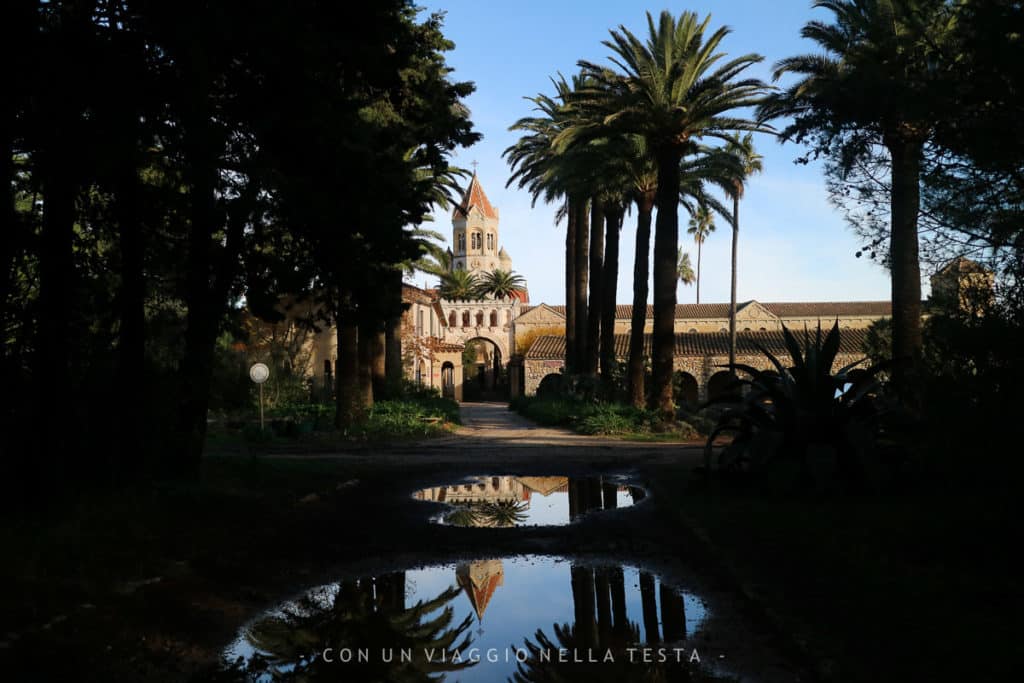 L'abbazia che si riflette nelle pozzanghere, Isola di Saint Honorat