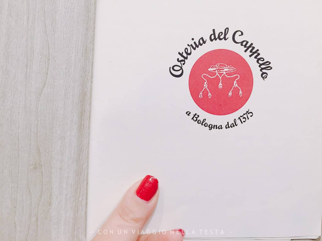 L'osteria il Cappello è annessa all'albergo ma ha un'entrata indipendente ed è aperta al pubblico