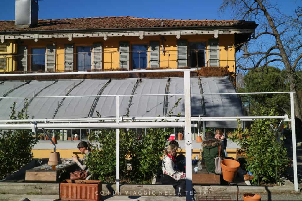 cosa vedere a bologna in due giorni "Vetro", la serra-bistrot vegetariano all'interno dei Giardini Margherita 