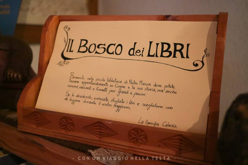 All'ingresso dell'albergo c'è "Il Bosco dei libri"