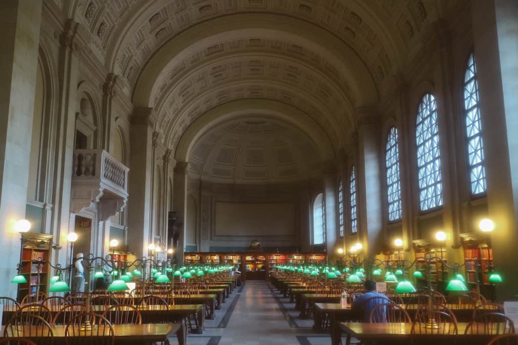 La Boston Public Library è la prima biblioteca pubblica gratuita al mondo.