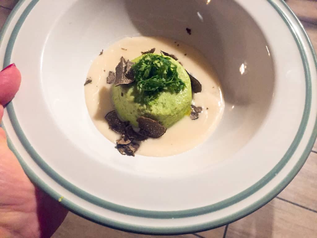 Il flan di broccoli con fonduta d'alpeggio e tartufo nel menu autunnale di Dinette Milano
